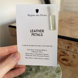 Régime des Fleurs Leather Petals Fragrance Vial